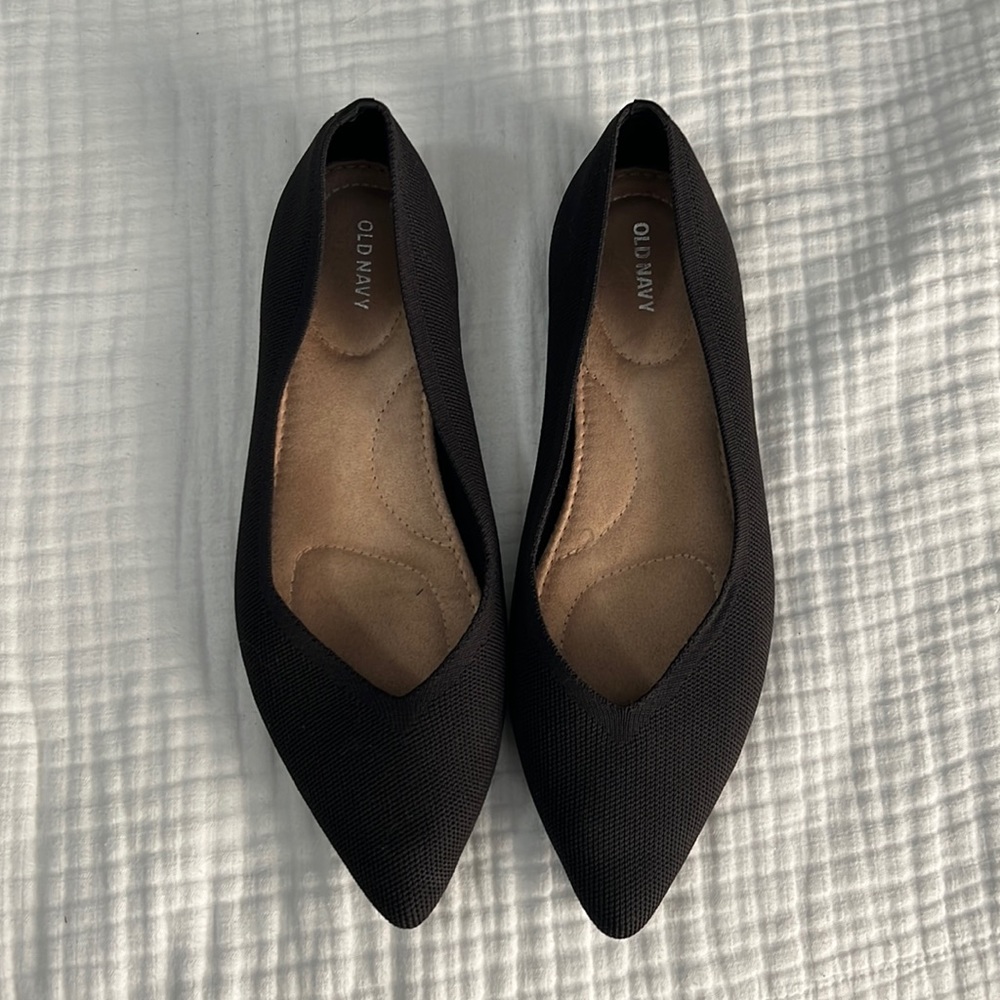 Old Navy pointed flats. Size 11